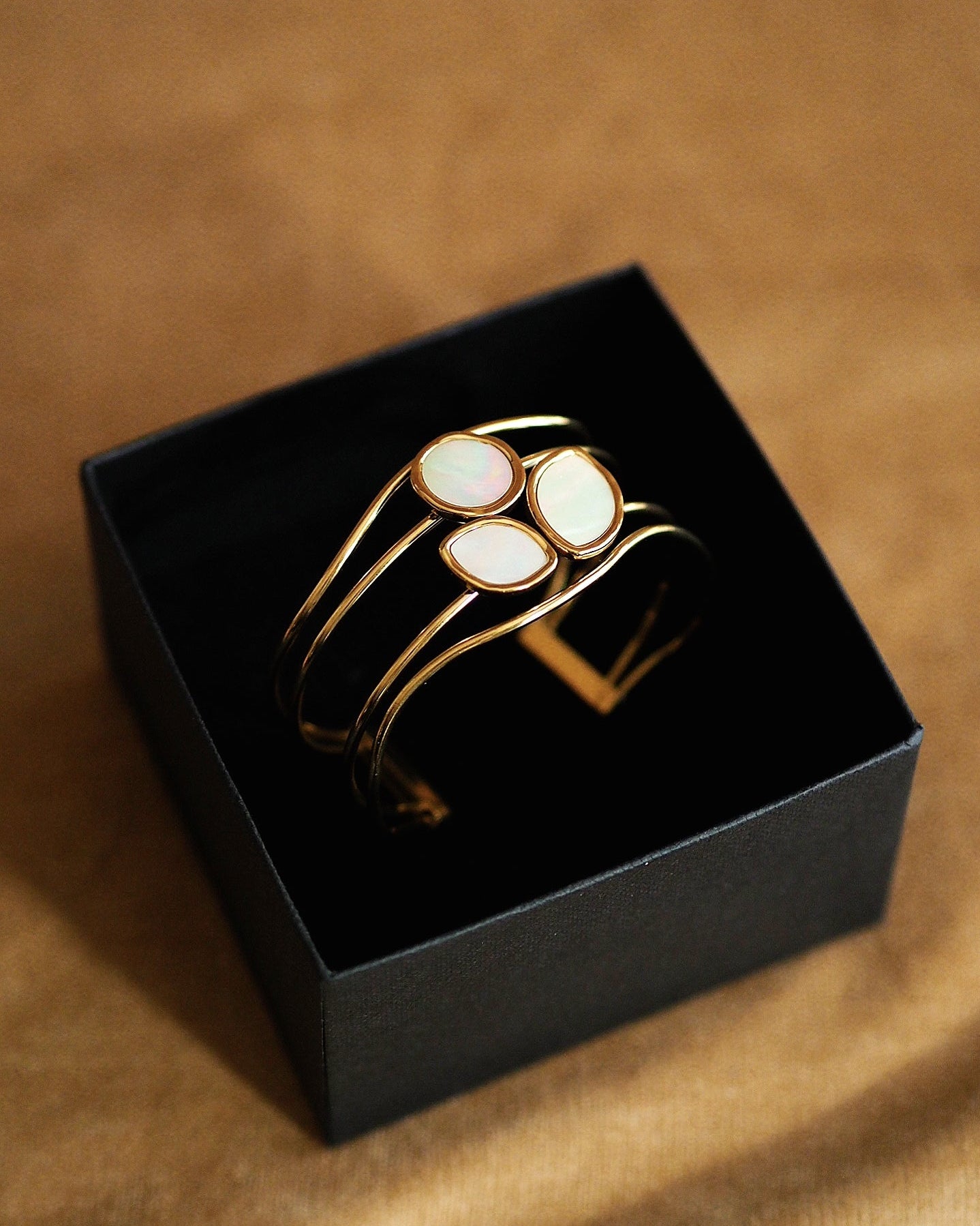 Pearl Bangle in Gold
