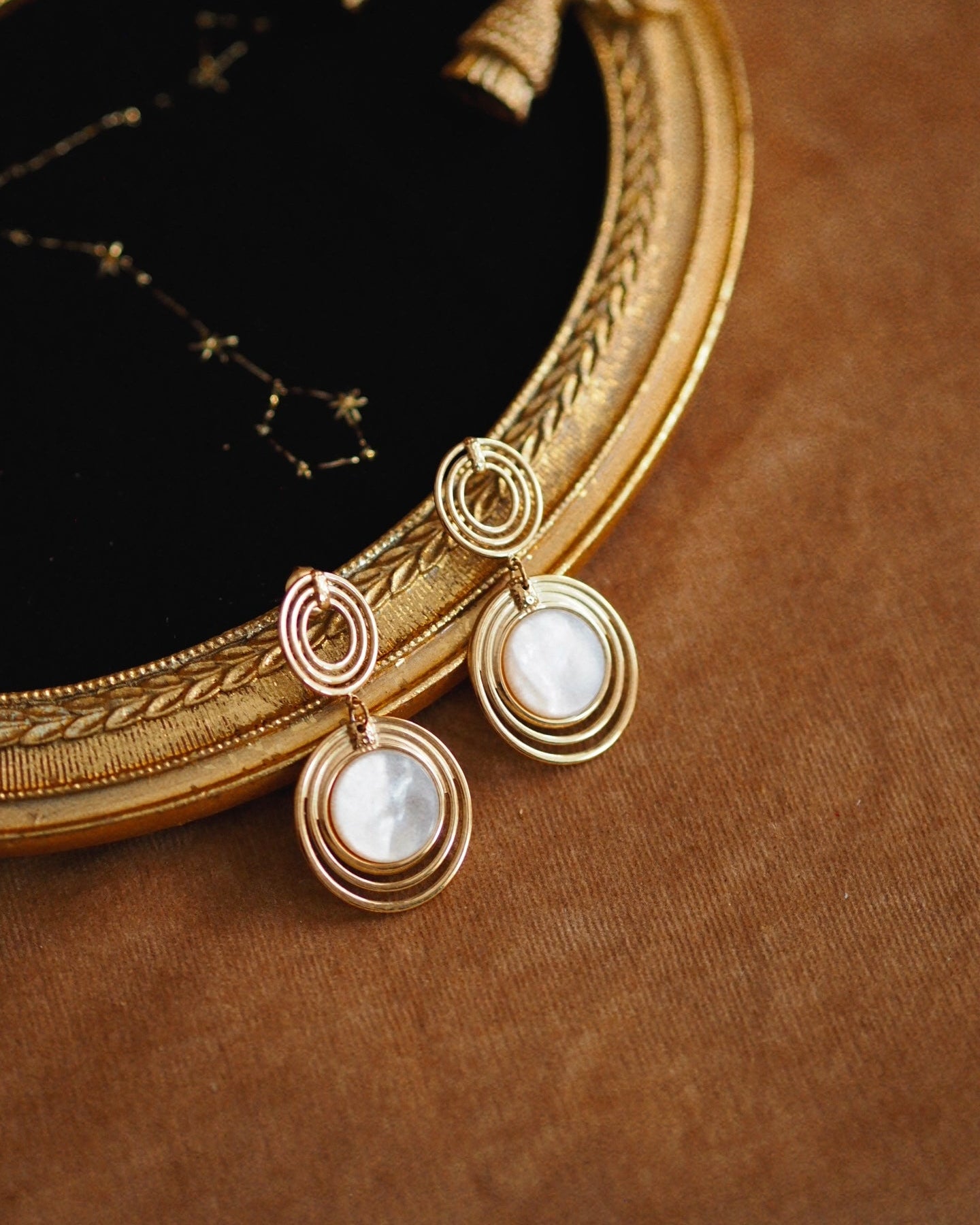Perle Elegant Earrings in Gold
