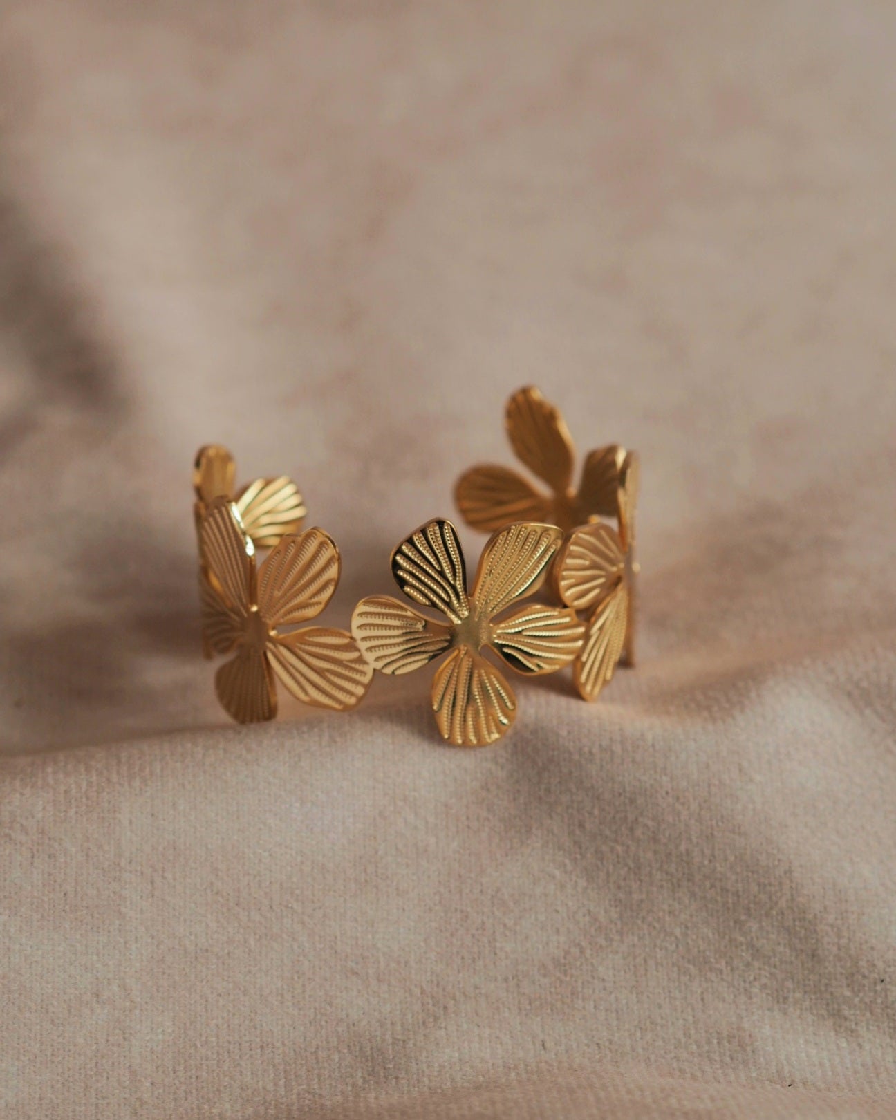 Floral Bangle in Gold