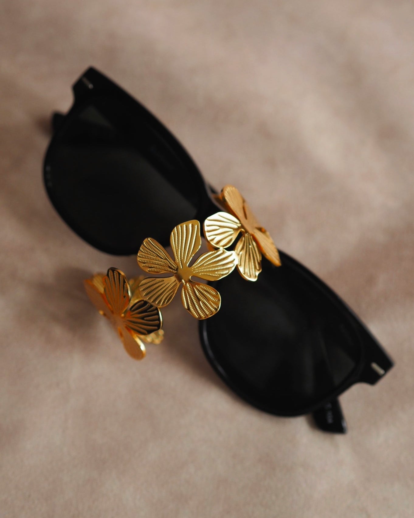 Floral Bangle in Gold