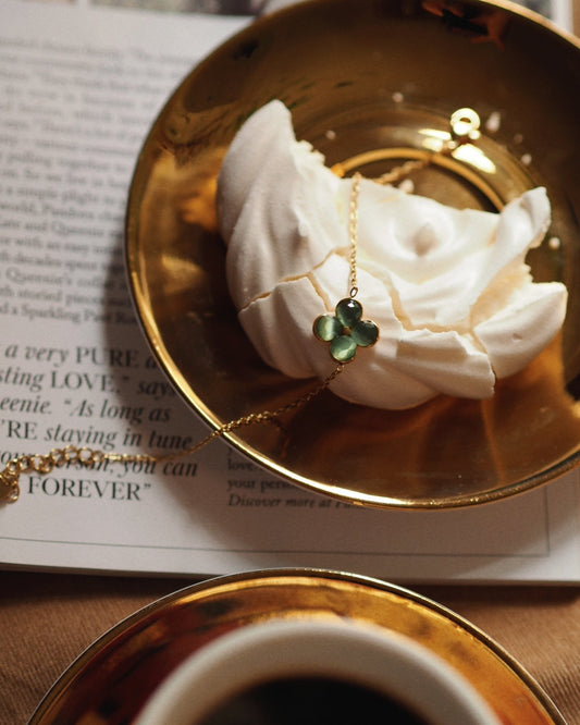Beautiful Frida Clover Bracelet in Gold