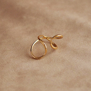Elise Hugging Ring in Gold