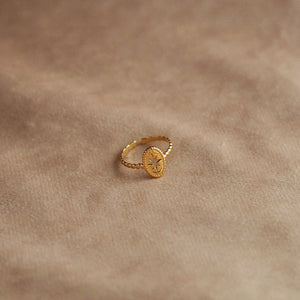 Pauline Star Ring in Gold