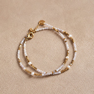 Delicate Gemstone Bracelet in Pearl /Gold