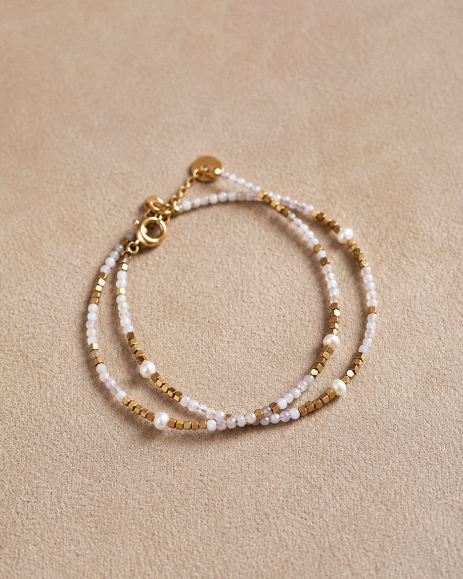 Delicate Gemstone Bracelet in Pearl /Gold