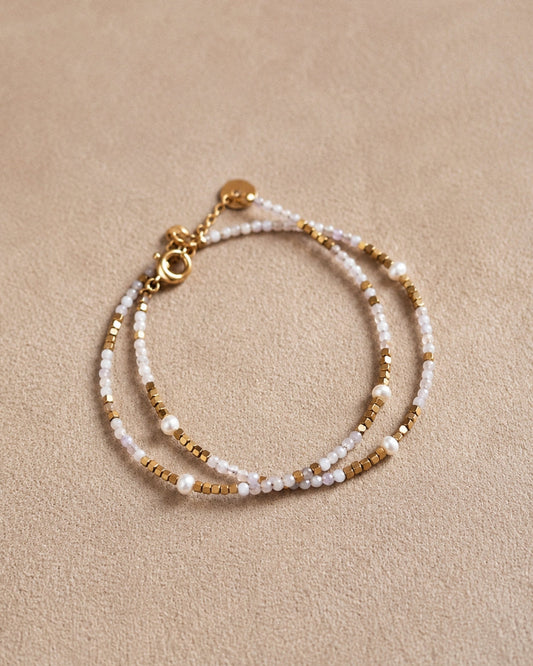 Delicate Gemstone Bracelet in Pearl /Gold