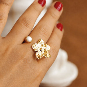 Sabine Floral & Pearl Ring in Gold