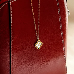 Beautiful Pearl Clover Necklace In Gold