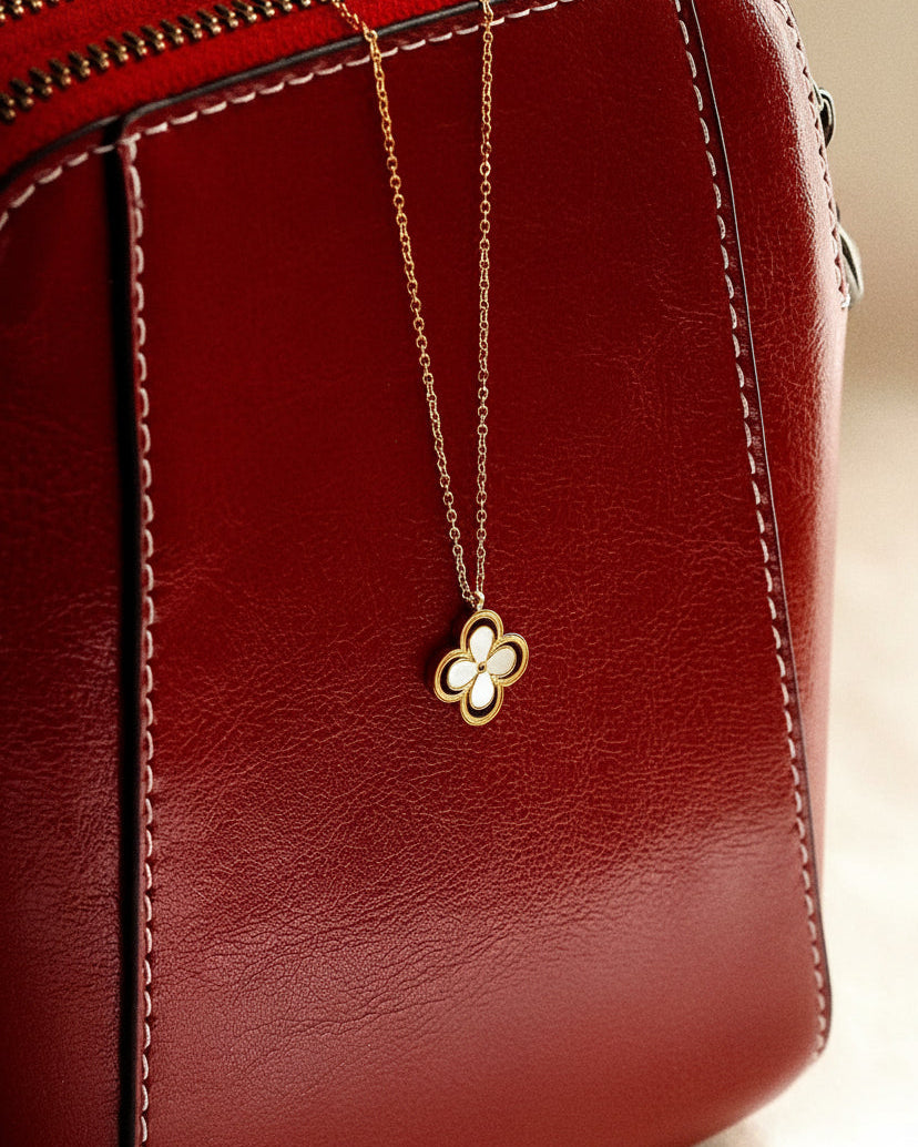 Beautiful Pearl Clover Necklace In Gold