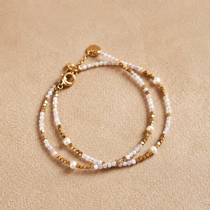 Delicate Gemstone Bracelet in Pearl /Gold