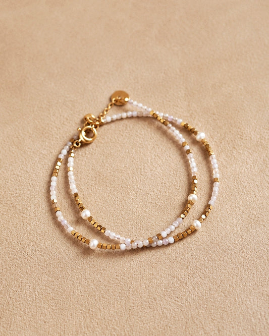 Delicate Gemstone Bracelet in Pearl /Gold