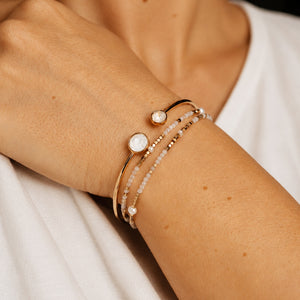 Delicate Gemstone Bracelet in Pearl /Gold
