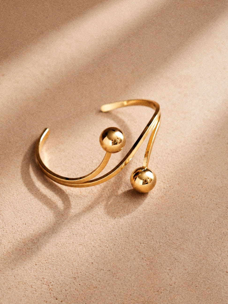 Laura Ball Bangle in Gold