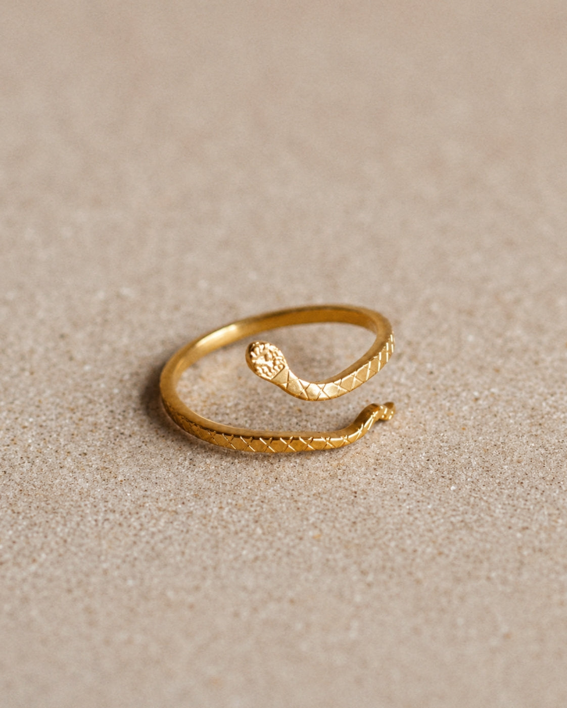 Delicate Snake Ring Gold