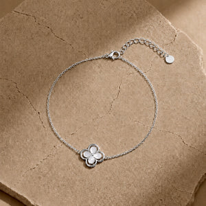 Beautiful Pearl Clover Bracelet in Silver