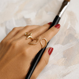 Elise Hugging Ring in Gold
