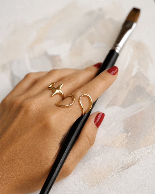 Elise Hugging Ring in Gold