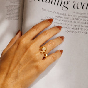 Front Open Sunflower Ring in Gold
