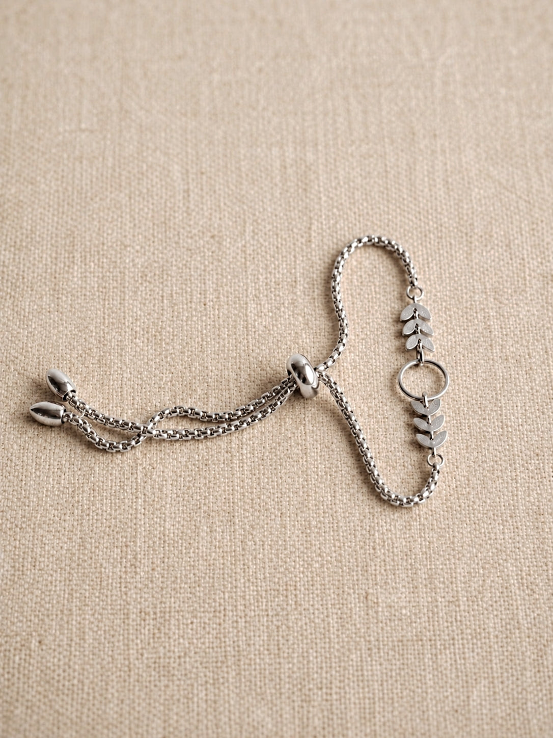 Atlas Adjustable Bracelet With Leaves Mini in Silver