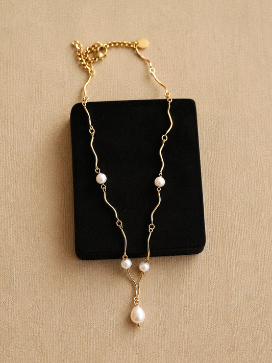 Unique Pearl Necklace Gold