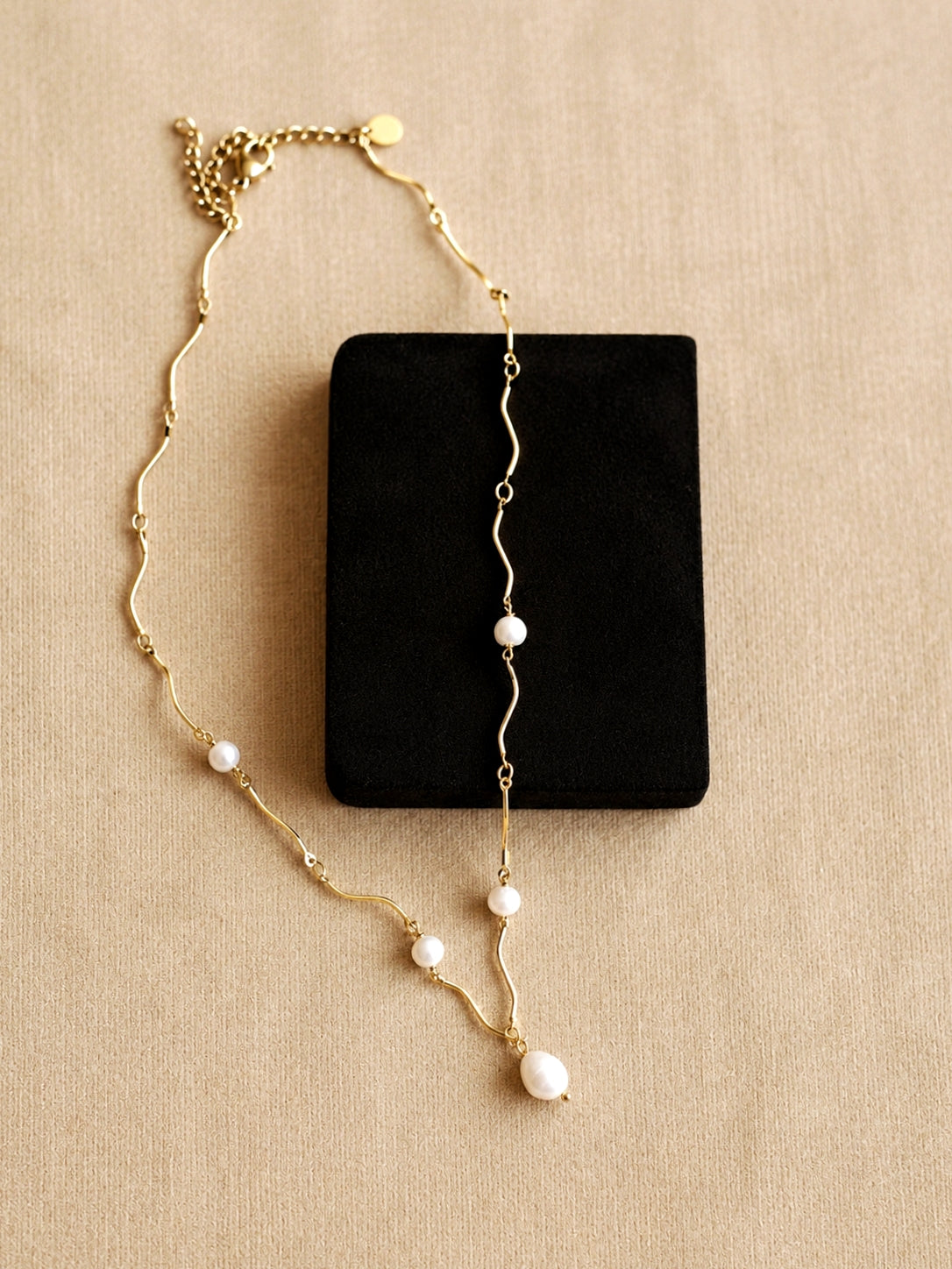 Unique Pearl Necklace Gold