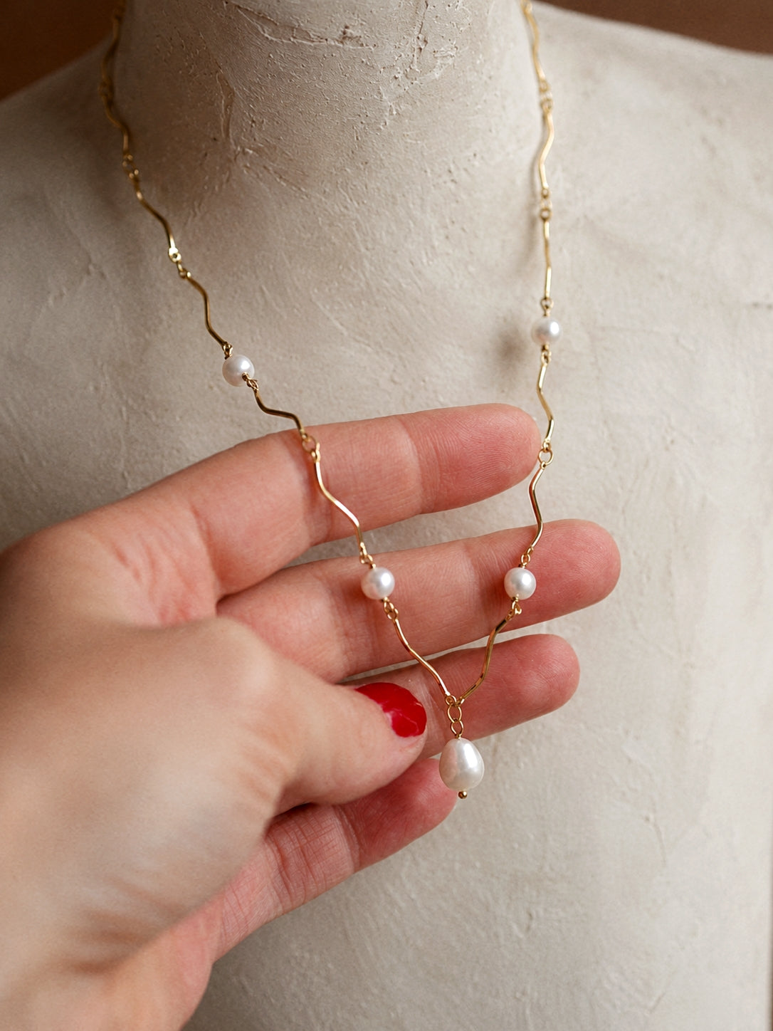 Unique Pearl Necklace Gold