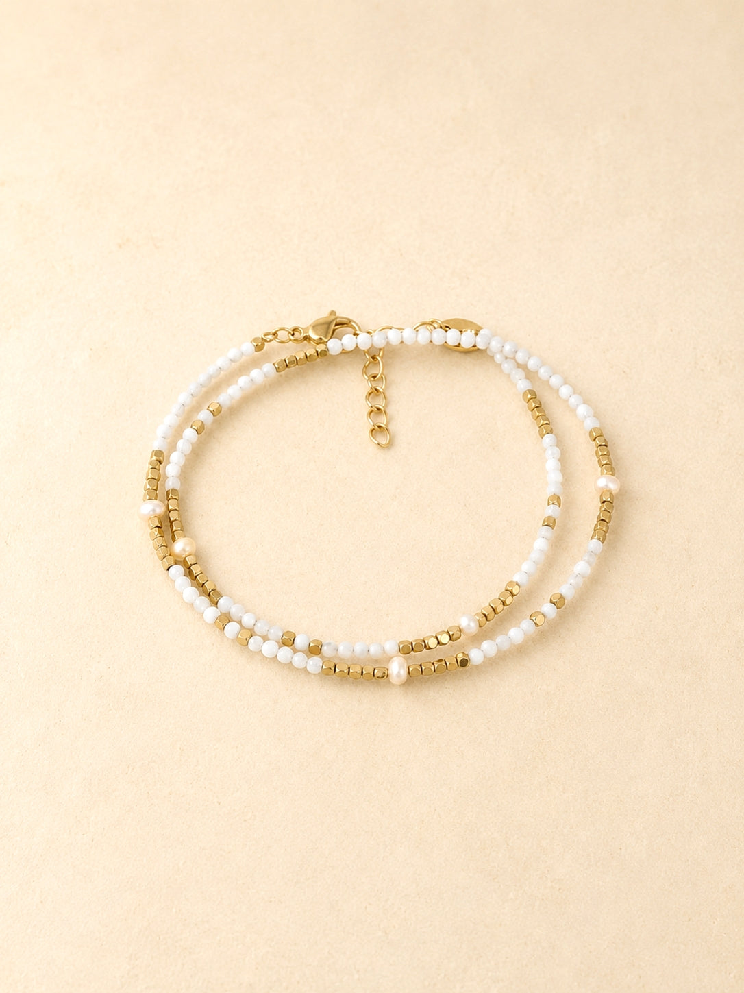 Delicate Gemstone Bracelet in Pearl /Gold