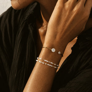 Delicate Gemstone Bracelet in Pearl /Gold