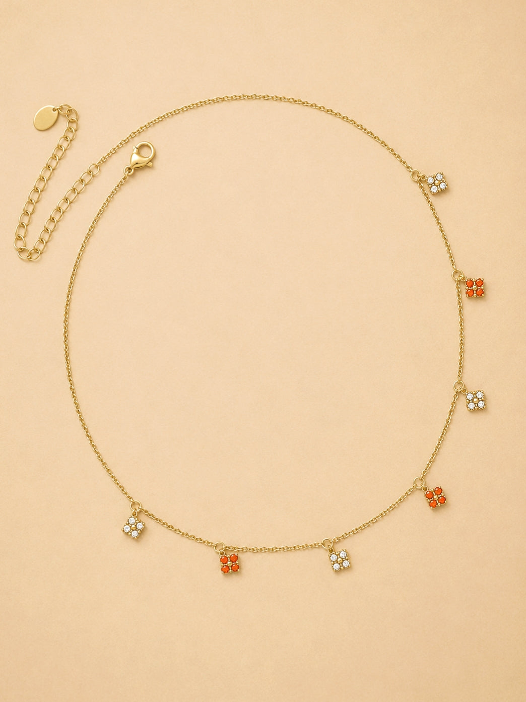 Beautiful Clover Necklace in Gold