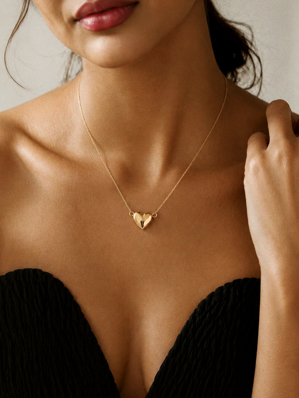 Atlas Magnetic Heart Necklace in Gold