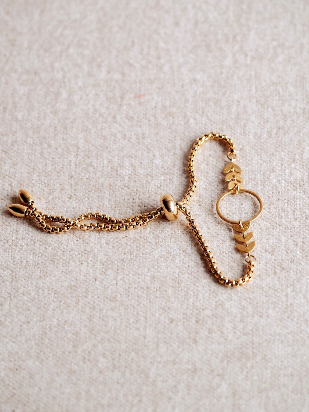 Atlas Adjustable Bracelet With Leaves / Gold