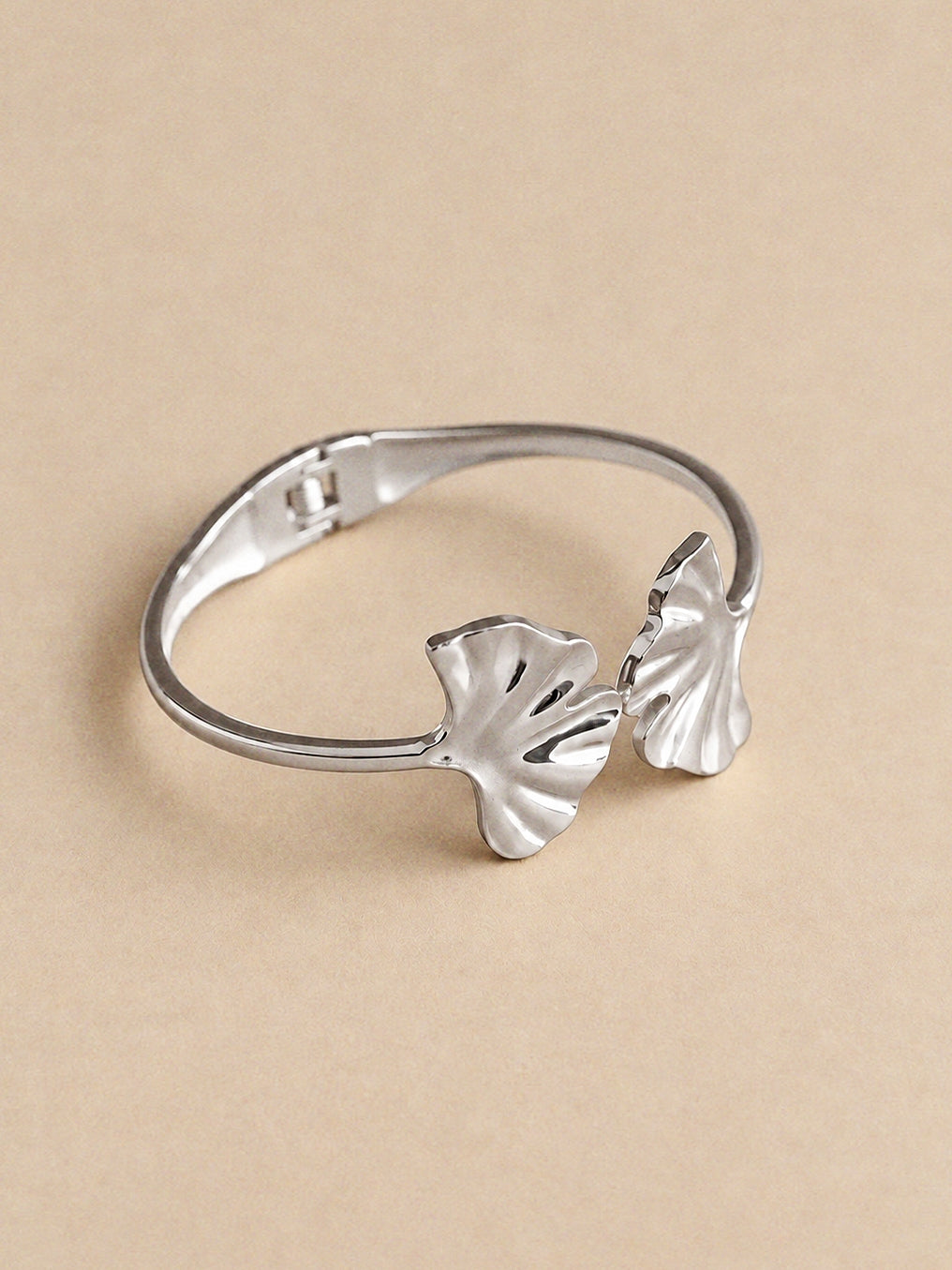 Special Ginkgo Leaf Design Bangle in Silver