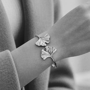 Special Ginkgo Leaf Design Bangle in Gold