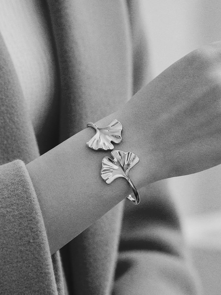 Special Ginkgo Leaf Design Bangle in Gold