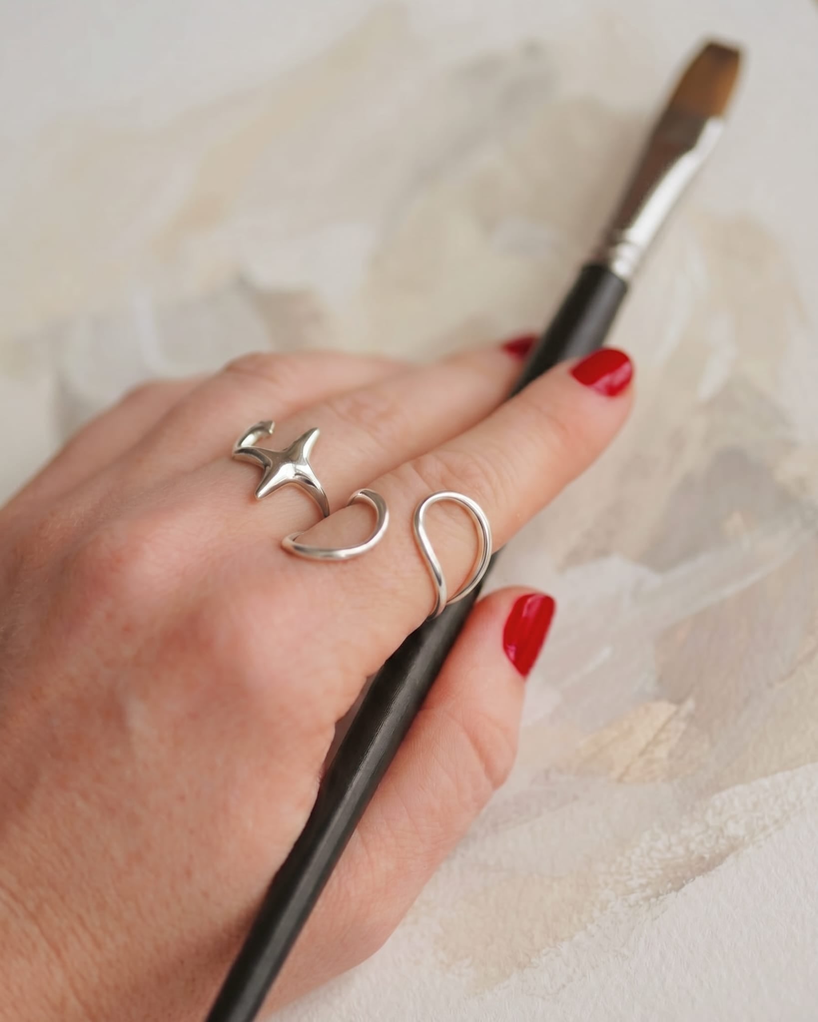 Elise Hugging Ring in Silver