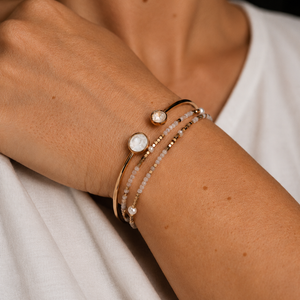 Delicate Gemstone Bracelet in Pearl /Gold