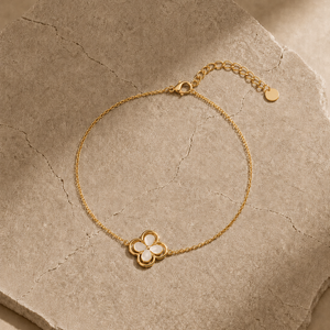 Beautiful Pearl Clover Bracelet in Gold