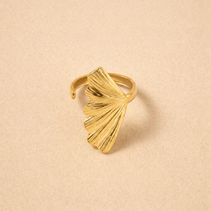 Nature Poetry Ring in Gold