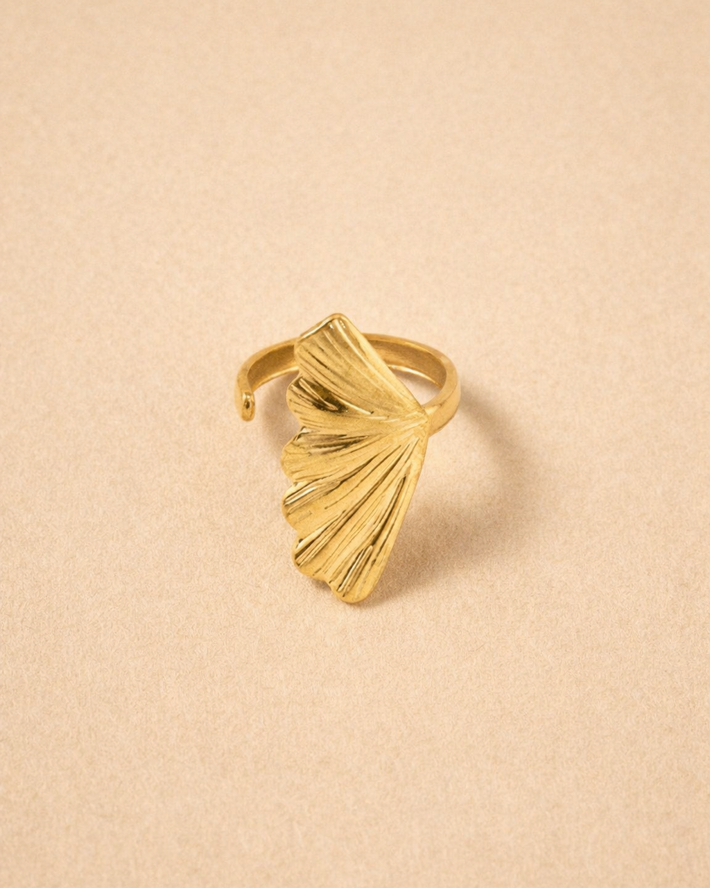 Nature Poetry Ring in Gold
