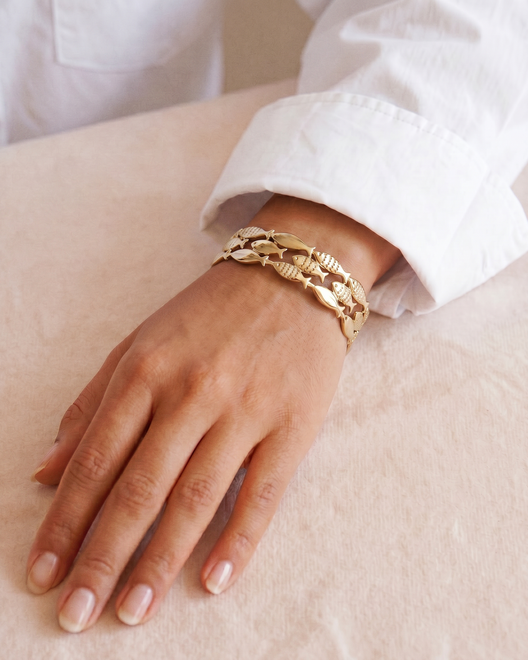 Marina School of Fish Bangle in Gold