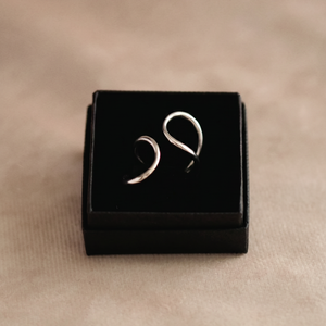 Elise Hugging Ring in Silver