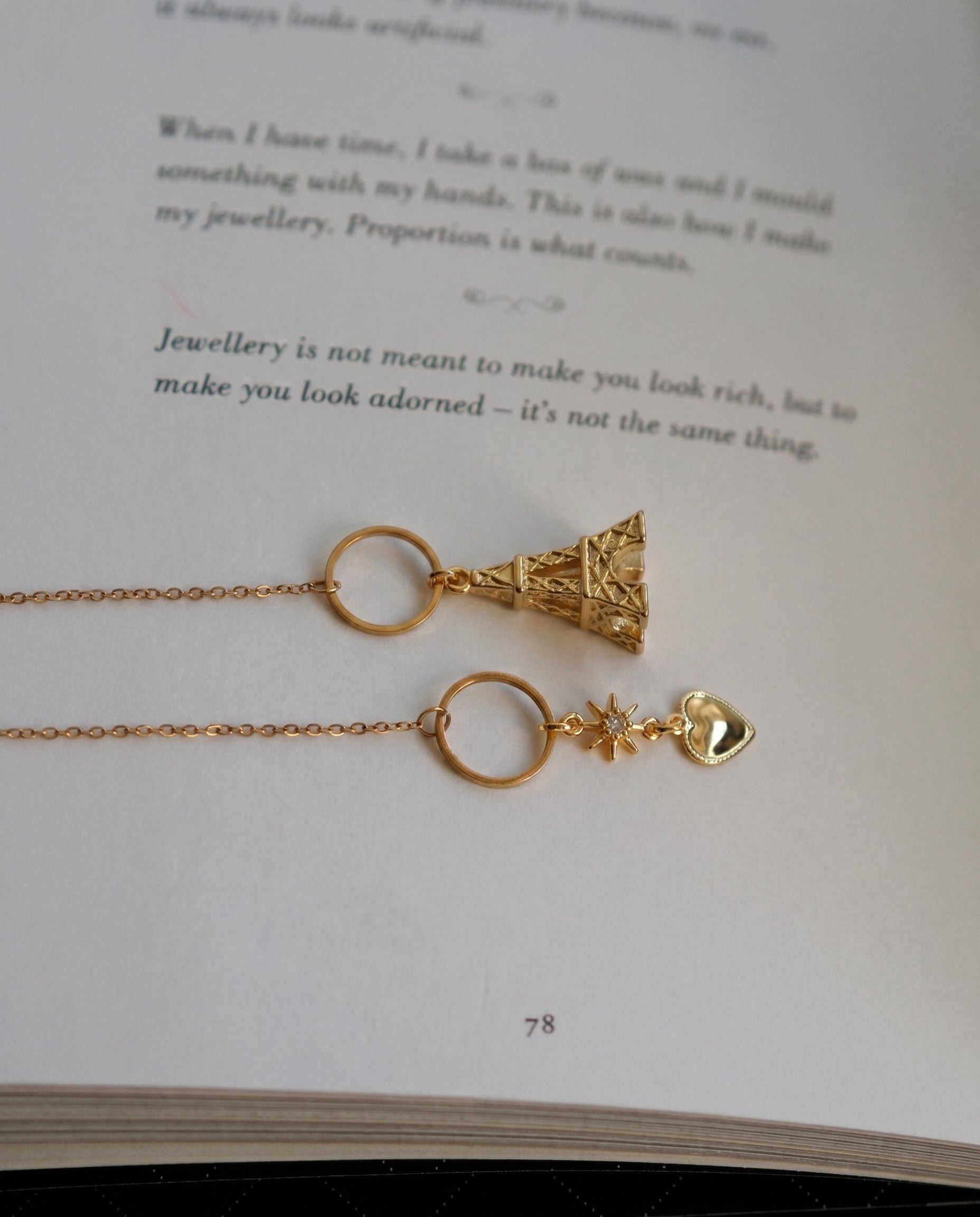 Signature Chain Earrings / Paris Limited Edition in Gold