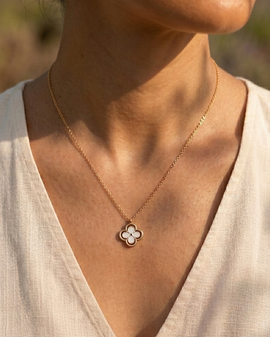 Beautiful Pearl Clover Necklace In Gold