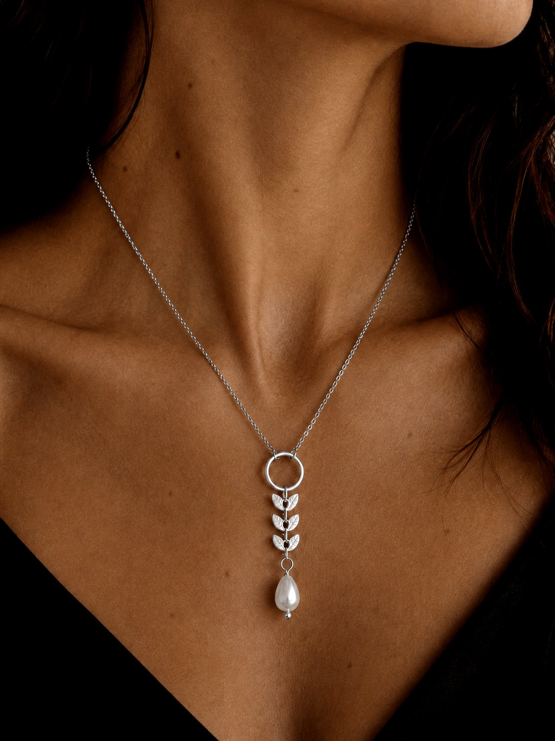 Atlas Leaf and Pearl Necklace in Silver