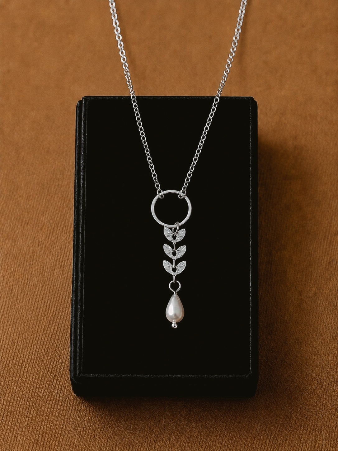 Atlas Leaf and Pearl Necklace in Silver