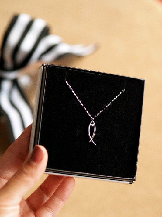 (Copy) Beautiful Simple Fish Necklace In Silver