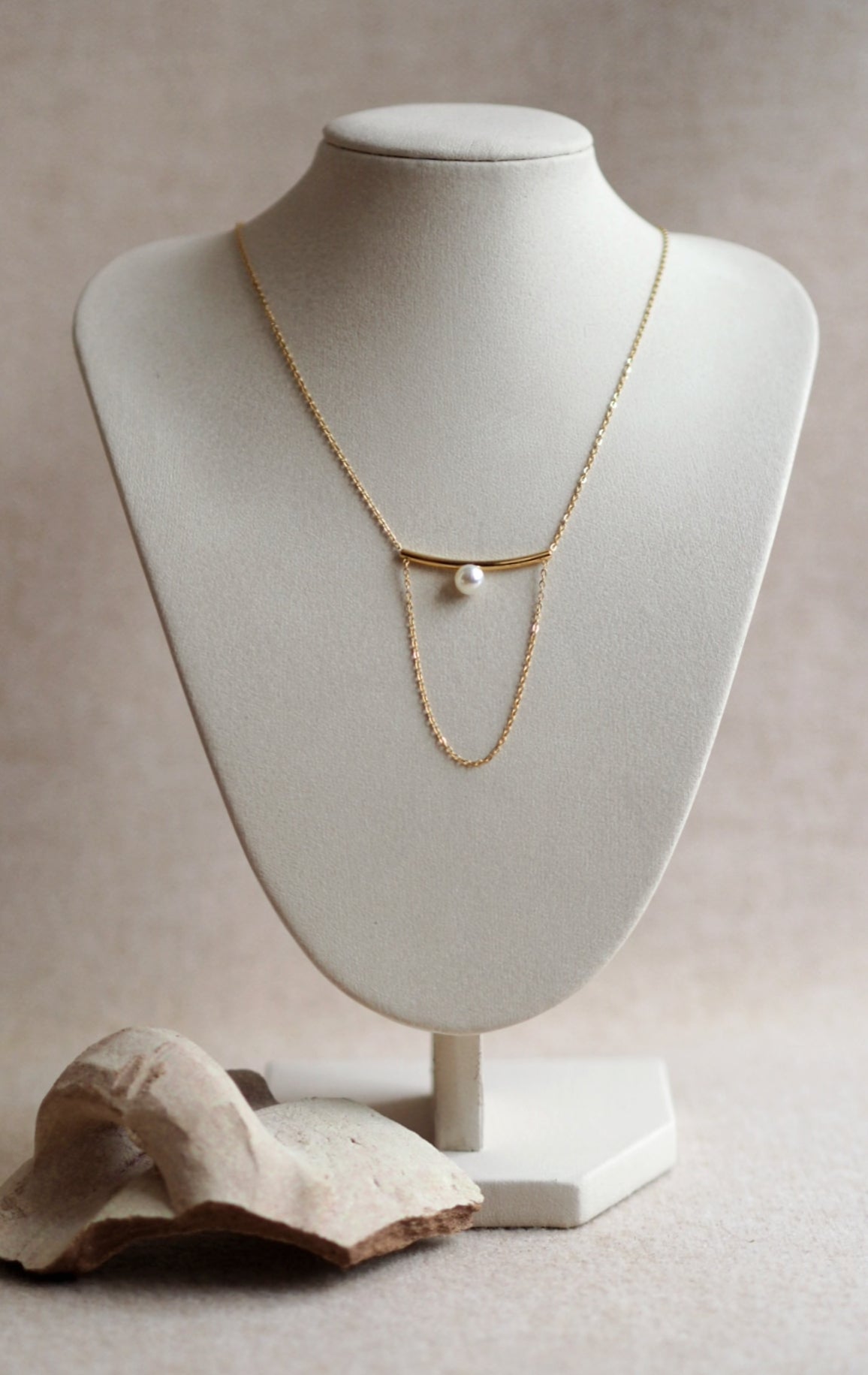 Josianne Pearl And Line Necklace